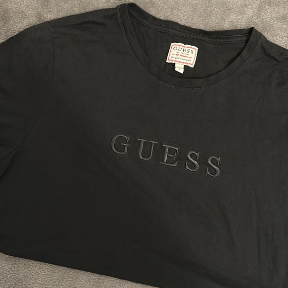 Black Guess T shirt - Picture 2 of 2